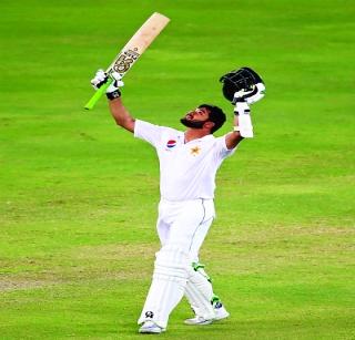 Azhar Ali, the first trio of pink ball hit | गुलाबी चेंडूवर पहिले त्रिशतक ठोकण्याचा मान अझर अलीला Azhar Ali, the first trio of pink ball hit | गुलाबी चेंडूवर पहिले त्रिशतक ठोकण्याचा मान अझर अलीला