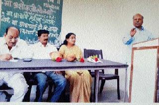 Lessons to learn about students | विद्यार्थ्यांना श्रमदानाचे धडे Lessons to learn about students | विद्यार्थ्यांना श्रमदानाचे धडे