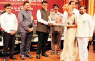 Ranjana Daate honored by State Model Teacher Award | रंजना दाते राज्य आदर्श शिक्षक पुरस्काराने सन्मानित Ranjana Daate honored by State Model Teacher Award | रंजना दाते राज्य आदर्श शिक्षक पुरस्काराने सन्मानित