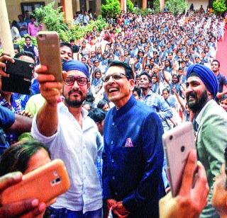 Entertainment Class of 'Mr. Perfectionist' Rangla ... | रंगला ‘मिस्टर परफेक्शनिस्ट’चा एंटरटेनमेंट क्लास... Entertainment Class of 'Mr. Perfectionist' Rangla ... | रंगला ‘मिस्टर परफेक्शनिस्ट’चा एंटरटेनमेंट क्लास...