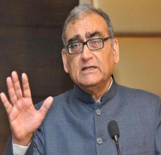 Katju, the retired judge, ordered the court to appear before it | निवृत्त न्यायमूर्ती काटजूंना कोर्टात हजर राहण्याचे आदेश Katju, the retired judge, ordered the court to appear before it | निवृत्त न्यायमूर्ती काटजूंना कोर्टात हजर राहण्याचे आदेश