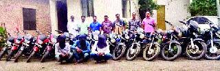 Attempted gang of two-wheeled thieves | दुचाकी चोरांची टोळी अटकेत Attempted gang of two-wheeled thieves | दुचाकी चोरांची टोळी अटकेत