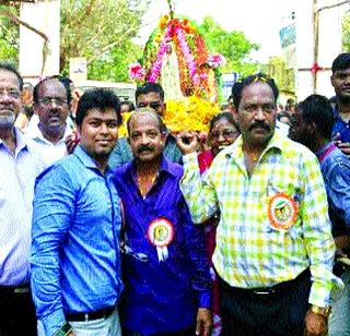 Festivals of the devotees to celebrate Fatima mata | फातिमा मातेच्या दर्शनासाठी भाविकांची रीघ Festivals of the devotees to celebrate Fatima mata | फातिमा मातेच्या दर्शनासाठी भाविकांची रीघ