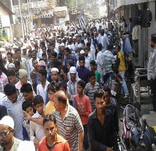 Muslim community's mute moratorium for reservation in Bhusawal | भुुसावळमध्ये आरक्षणासाठी मुस्लिम समाजाचा मूक मोर्चा Muslim community's mute moratorium for reservation in Bhusawal | भुुसावळमध्ये आरक्षणासाठी मुस्लिम समाजाचा मूक मोर्चा