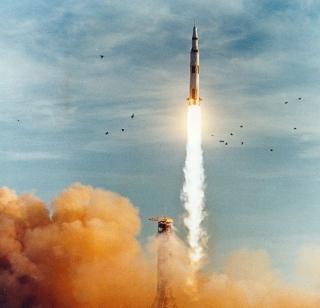 The successful launch of China's spacecraft | चीनच्या अंतराळ यानाचे यशस्वी प्रक्षेपण