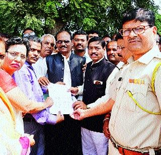 Take action against the accused in the 'that' case | ‘त्या’ प्रकरणातील आरोपीवर कारवाई करा Take action against the accused in the 'that' case | ‘त्या’ प्रकरणातील आरोपीवर कारवाई करा