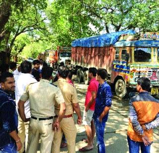 Yes, we steal the sand! | होय, आम्ही रेती चोरतो ! Yes, we steal the sand! | होय, आम्ही रेती चोरतो !
