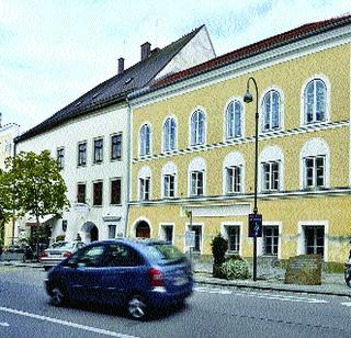 By destroying Adolf Hitler's homestead, the Nazi memorial will be erased | अ‍ॅडॉल्फ हिटलरचे जन्मघर पाडून नाझींच्या स्मृतीही पुसणार