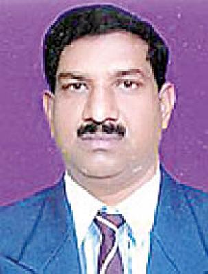 In government establishment, the burden on junior employees increased | सरकारी आस्थापनात कनिष्ठ कर्मचाऱ्यांवर भार वाढला In government establishment, the burden on junior employees increased | सरकारी आस्थापनात कनिष्ठ कर्मचाऱ्यांवर भार वाढला