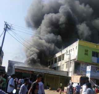 Cotton company fire in Pune, 5 dead | पुण्यात कॉटन कंपनीला भीषण आग, ५ ठार