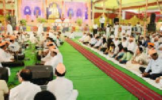 ... and millions of greedy gurudevakha! | ...आणि गहिवरले लक्षावधी गुरूदेवभक्त!