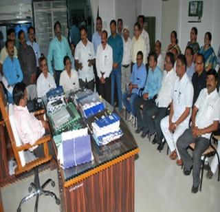 Madeya's father assaulted the headmaster! | मदयधुंद पित्याने धुळयात मुख्याध्यापकाला मारहाण! Madeya's father assaulted the headmaster! | मदयधुंद पित्याने धुळयात मुख्याध्यापकाला मारहाण!