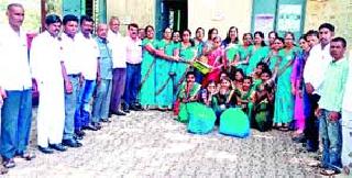 Distribution of clothes to tribals | आदिवासींना कपडे वाटप