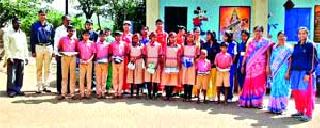 Educational Literature at Nachlandi | नाचलोंढी येथे शैक्षणिक साहित्यवाटप