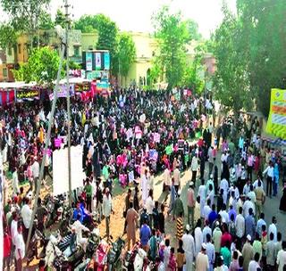 Rape of Muslim women in support of the body | शरीअतच्या सर्मथनार्थ मुस्लीम महिलांचे धरणे Rape of Muslim women in support of the body | शरीअतच्या सर्मथनार्थ मुस्लीम महिलांचे धरणे