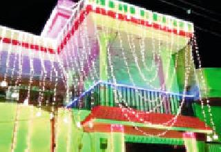 Choice of Chinese Choice is the only choice | पर्यायाअभावी चायना सिरीजलाच पसंती