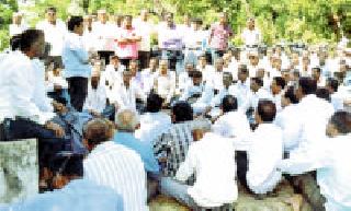 Bapooro Deshmukh workers in the yard are deprived of Diwali | बापूराव देशमुख सूतगिरणीतील कामगार दिवाळीपासून वंचित Bapooro Deshmukh workers in the yard are deprived of Diwali | बापूराव देशमुख सूतगिरणीतील कामगार दिवाळीपासून वंचित