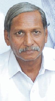 The villagers have cracked themselves | गाणार यांना स्वकीयांकडूनच फटाके