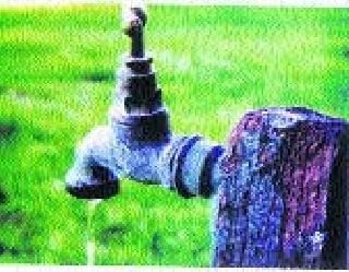 Doubt when supplying water | पाणीपुरवठा करताना दुजाभाव