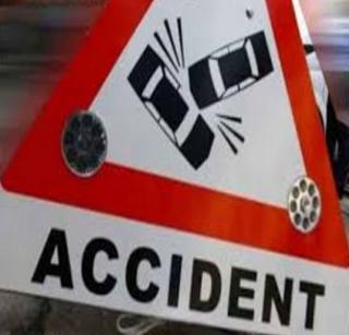 Accident on returning from devotion; Eight injured | देवदर्शनावरून परतताना अपघात; आठ जखमी Accident on returning from devotion; Eight injured | देवदर्शनावरून परतताना अपघात; आठ जखमी