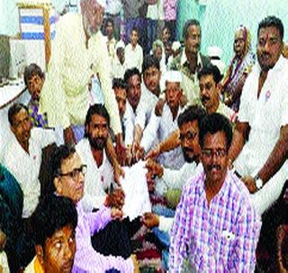 Finally, the State Bank governs! | अखेर स्टेट बँक प्रशासन नमले! Finally, the State Bank governs! | अखेर स्टेट बँक प्रशासन नमले!