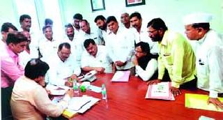 Meeting about the project affected people | प्रकल्पग्रस्तांच्या प्रश्नांबाबत बैठक