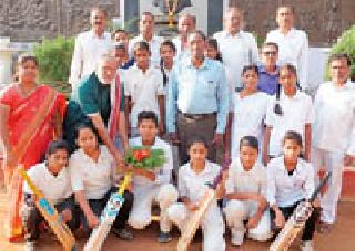 Lokmanya Bhadravati girls' cricket association at the state level | लोकमान्य भद्रावतीचा मुलींचा क्रिकेट संघ राज्यस्तरावर