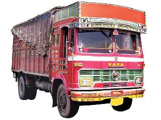 27 lakh looted by truck by truck | वणीजवळ ट्रक अडवून २७ लाखांची लूट
