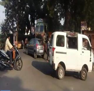 VIDEO: 'Risky Turn' for vehicles is dangerous! | VIDEO: वाहनांचा ‘रिस्की टर्न’ ठरतोय धोकादायक! VIDEO: 'Risky Turn' for vehicles is dangerous! | VIDEO: वाहनांचा ‘रिस्की टर्न’ ठरतोय धोकादायक!