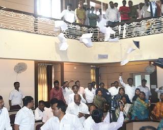 Commissioner-corporator Debate Shigella | आयुक्त-नगरसेवक वाद शिगेला Commissioner-corporator Debate Shigella | आयुक्त-नगरसेवक वाद शिगेला