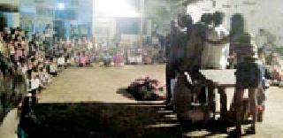 Stomach for the stomach | पोटासाठी गफूर करतो जीवाच्या कसरती