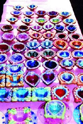 To give information about girls' education to girls | वस्तूविक्र ीची रक्कम मुलींच्या शिक्षणासाठी देणार