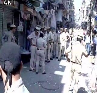 One killed in explosion at Chandni Chowk in Delhi, one killed | दिल्लीत चांदणी चौकजवळ स्फोट, एकाचा मृत्यू One killed in explosion at Chandni Chowk in Delhi, one killed | दिल्लीत चांदणी चौकजवळ स्फोट, एकाचा मृत्यू