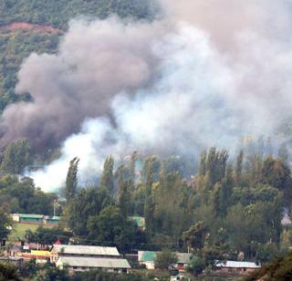 The post of the Pakistan Poster was accepted by the Army | पाकिस्तानात पोस्टर लावून लष्करने स्वीकारली उरी हल्ल्याची जबाबदारी The post of the Pakistan Poster was accepted by the Army | पाकिस्तानात पोस्टर लावून लष्करने स्वीकारली उरी हल्ल्याची जबाबदारी