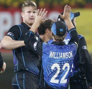 India's defeat at Dhoni's home ground | धोनीच्या घरच्या मैदानावर भारताचा पराभव