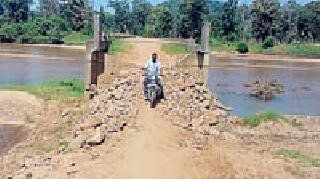 The route is useless despite the pool | पूल असूनही मार्ग निरूपयोगी