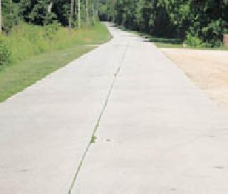 Cement concrete road will come from the village | गावातून होणार सिमेंट काँक्रिट रोड