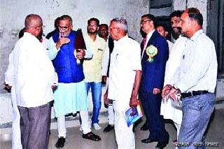 Ranade, Ambedkar both are best economists | रानडे, आंबेडकर दोघेही श्रेष्ठ अर्थतज्ज्ञ Ranade, Ambedkar both are best economists | रानडे, आंबेडकर दोघेही श्रेष्ठ अर्थतज्ज्ञ