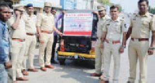 Purchase of helmets with Diwali shopping | दिवाळीच्या खरेदीसोबत हेल्मेटची खरेदी :