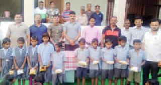 The students filled the feast | मेजवानीने विद्यार्थी भारावले