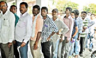 The cylinder queue ... | सिलिंडरसाठी रांग...