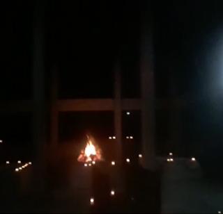 VIDEO - 'He' celebrated Diwali in the cemetery | VIDEO - 'त्यांनी' स्मशानात साजरी केली दिवाळी VIDEO - 'He' celebrated Diwali in the cemetery | VIDEO - 'त्यांनी' स्मशानात साजरी केली दिवाळी