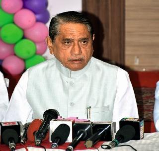 Shiv Sena kept the BJP busy for the alliance! | युतीसाठी शिवसेनेने भाजपाला झुलवीत ठेवले ! Shiv Sena kept the BJP busy for the alliance! | युतीसाठी शिवसेनेने भाजपाला झुलवीत ठेवले !