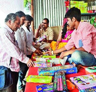 Shopping for Diwali Shigala | दिवाळीची खरेदी शिगेला Shopping for Diwali Shigala | दिवाळीची खरेदी शिगेला