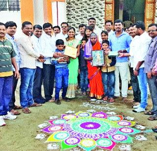 A light blue shoe home | एक दिवा उजळला जवानांच्या घरी A light blue shoe home | एक दिवा उजळला जवानांच्या घरी