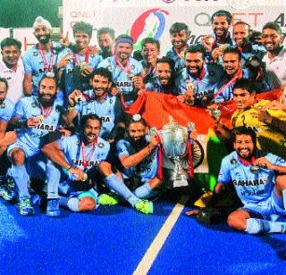 Hockey team visits Diwali to Indians | हॉकी संघाची भारतीयांना दिवाळी भेट Hockey team visits Diwali to Indians | हॉकी संघाची भारतीयांना दिवाळी भेट