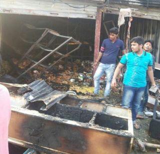 Fire at the shops of Nalasopara, Virar, fire up millions of items | नालासोपारा, विरारमधील दुकानांना आग, लाखोंचं सामान भस्मसात