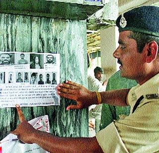 Expensive clothes and watches were created by the questions | महागडे कपडे आणि घड्याळ्यांनी निर्माण झाले प्रश्न Expensive clothes and watches were created by the questions | महागडे कपडे आणि घड्याळ्यांनी निर्माण झाले प्रश्न