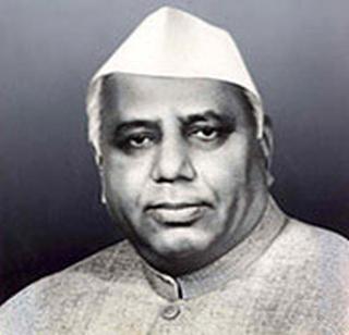 Yashwantrao also celebrated Diwali with the soldiers | यशवंतराव यांनीही साजरी केली होती सैनिकांसोबत दिवाळी Yashwantrao also celebrated Diwali with the soldiers | यशवंतराव यांनीही साजरी केली होती सैनिकांसोबत दिवाळी