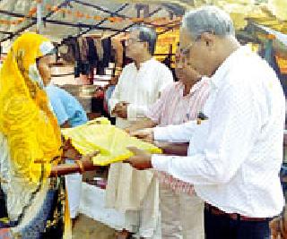Celebrate Bhoobeej in the rooftops | भटक्यांच्या वस्तीत भाऊबीज साजरी Celebrate Bhoobeej in the rooftops | भटक्यांच्या वस्तीत भाऊबीज साजरी